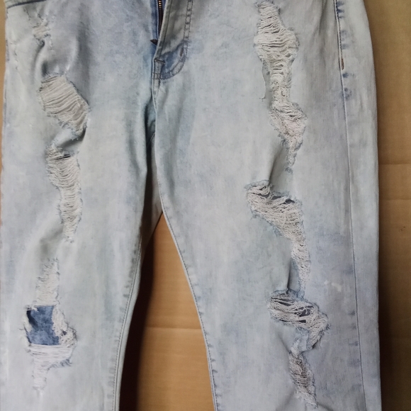 American Eagle Outfitters Ripped Style Light Wash Denim Jeans Extreme Flex - Picture 6 of 15